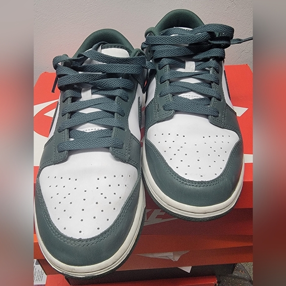 Nike Dunk Low Retro White and Vintage Green Sneakers Men Size 9.5 - Picture 3 of 6